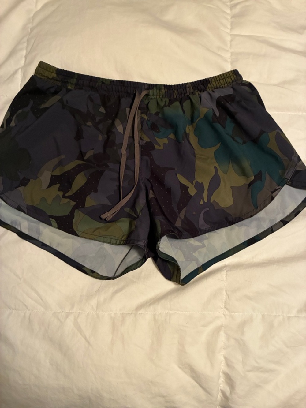Old Navy Women's Camo Athletic Shorts - Olive/Black/Gray
